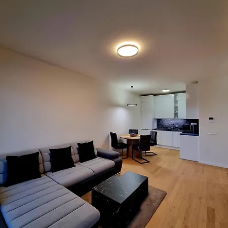 Apartamento Brand New Luxury Flat, Big Balcony, Free Parking *